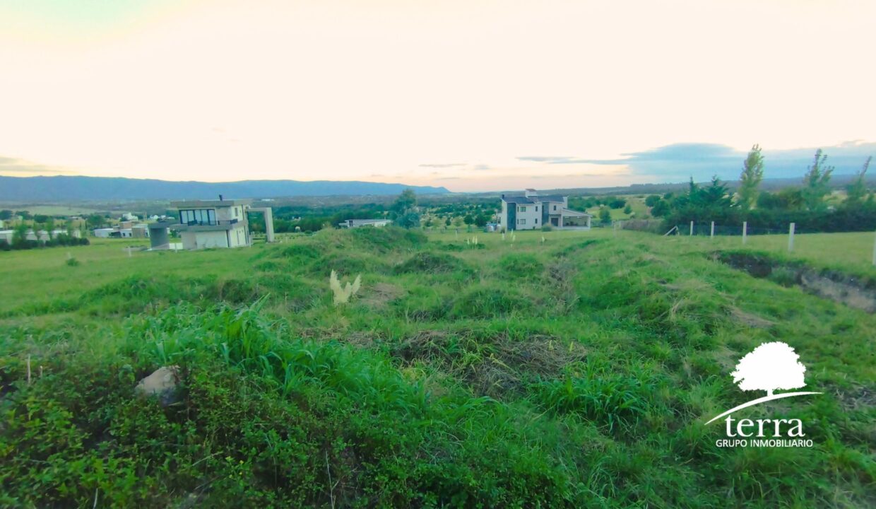 Lote en venta en Altos del Corral con vistas a las sierras
