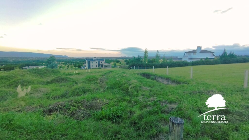 Lote en venta en Altos del Corral con vistas a las sierras