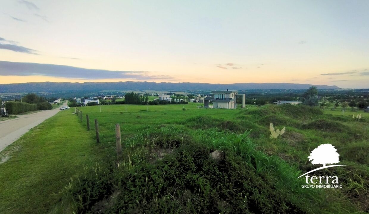 Lote en venta en Altos del Corral con vistas a las sierras