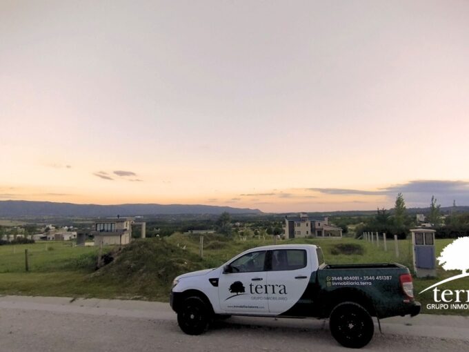 Lote en venta en Altos del Corral con vistas a las sierras
