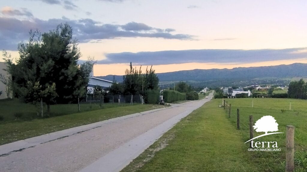 Lote en venta en Altos del Corral con vistas a las sierras
