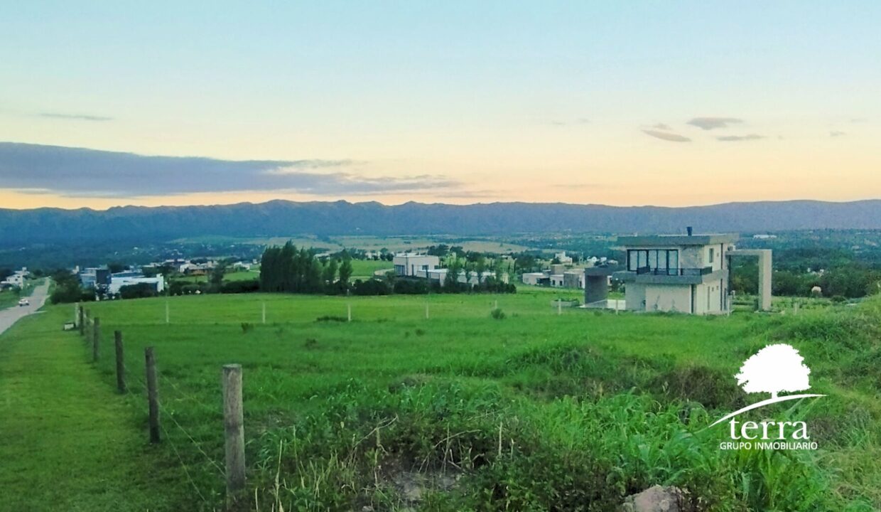 Lote en venta en Altos del Corral con vistas a las sierras