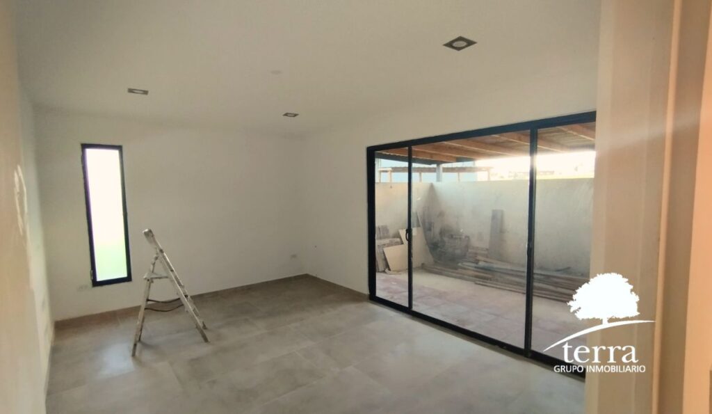 Casa en venta en Altos Del Corral - Dormitorio y patio interno