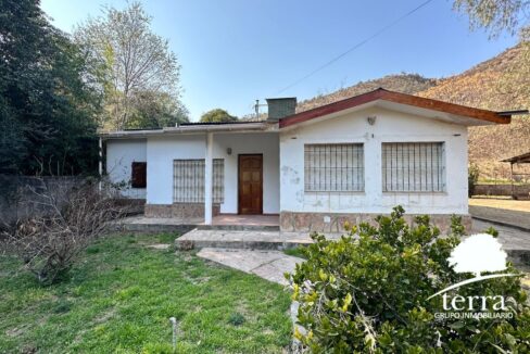 Fachada de casa en venta Sierras Chicas
