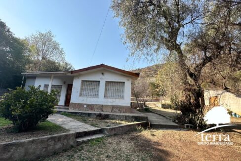 Fachada de casa en venta Sierras Chicas