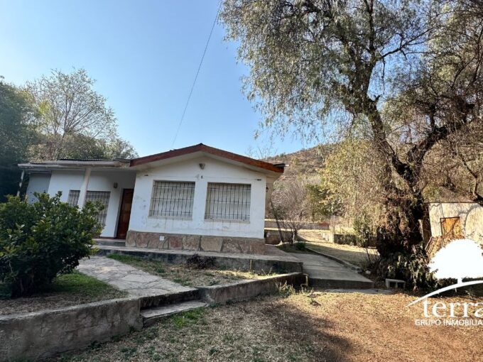 Fachada de casa en venta Sierras Chicas