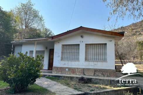 Fachada de casa en venta Sierras Chicas